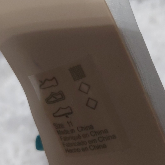 New size 11 David's Bridal heels - Picture 6 of 11